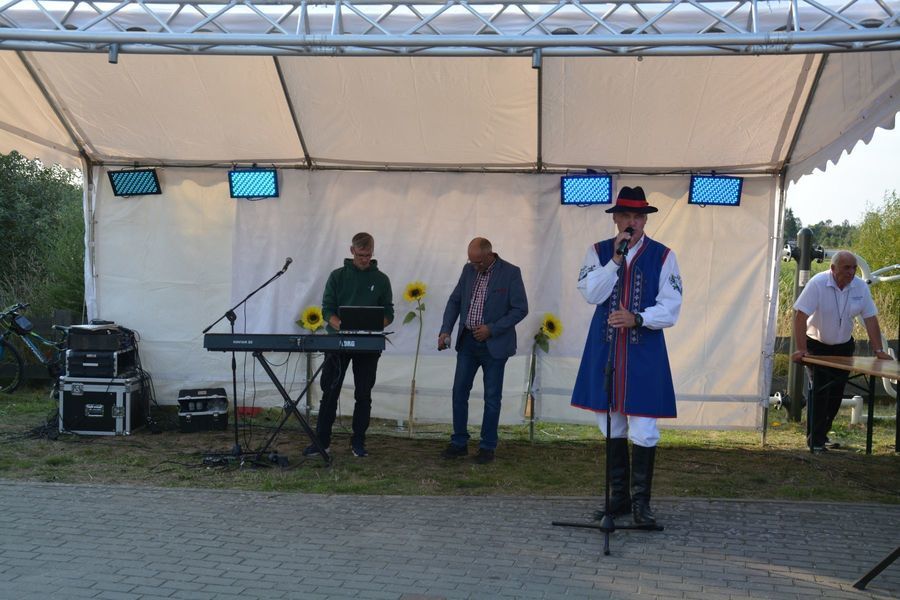 
                                                    DOŻYNKI GMINNO – PARAFIALNE W TRZEBUNIU
                                                