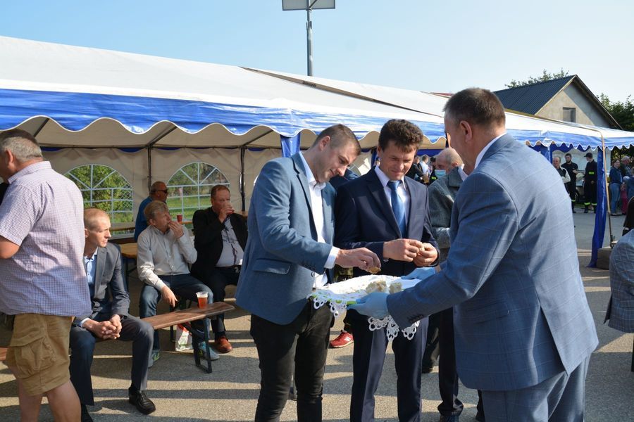 
                                                    DOŻYNKI GMINNO – PARAFIALNE W TRZEBUNIU
                                                