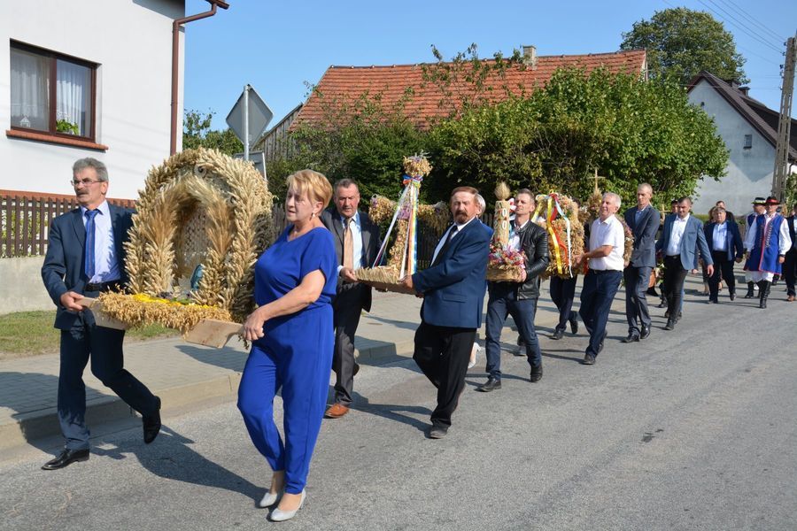 
                                                    DOŻYNKI GMINNO – PARAFIALNE W TRZEBUNIU
                                                