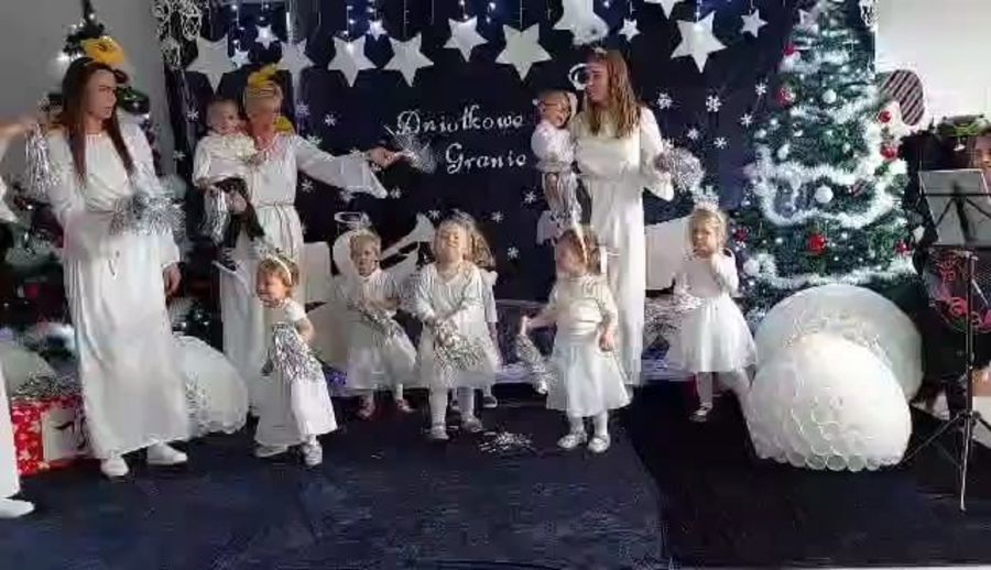 
                                                    ,, Aniołkowe Granie'' 
                                                