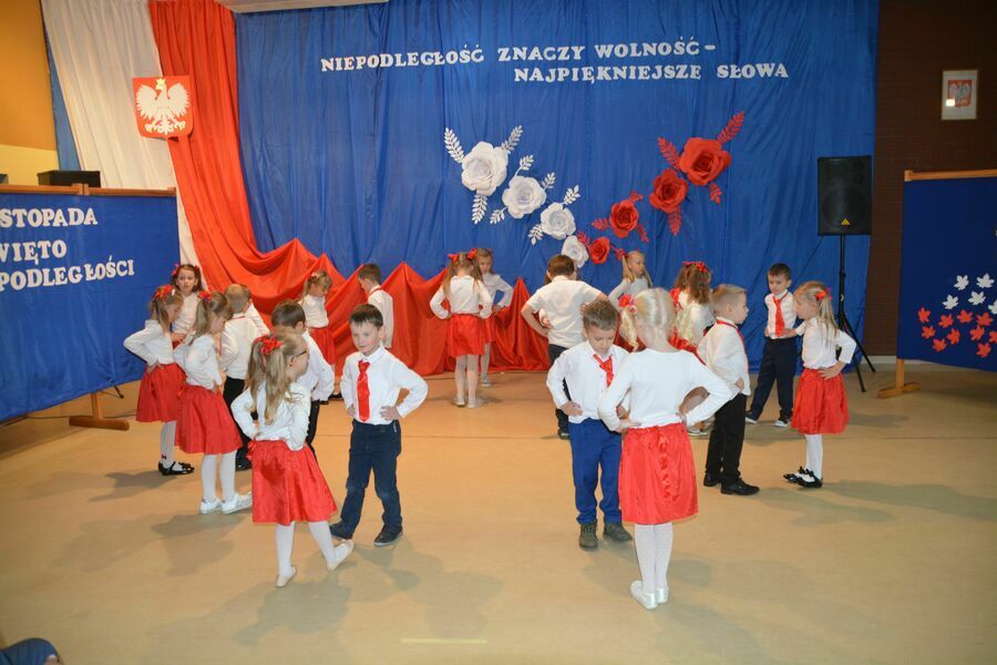 
                                                    Apel z okazji Narodowego Święta Niepodległości w Gminie Dziemiany
                                                