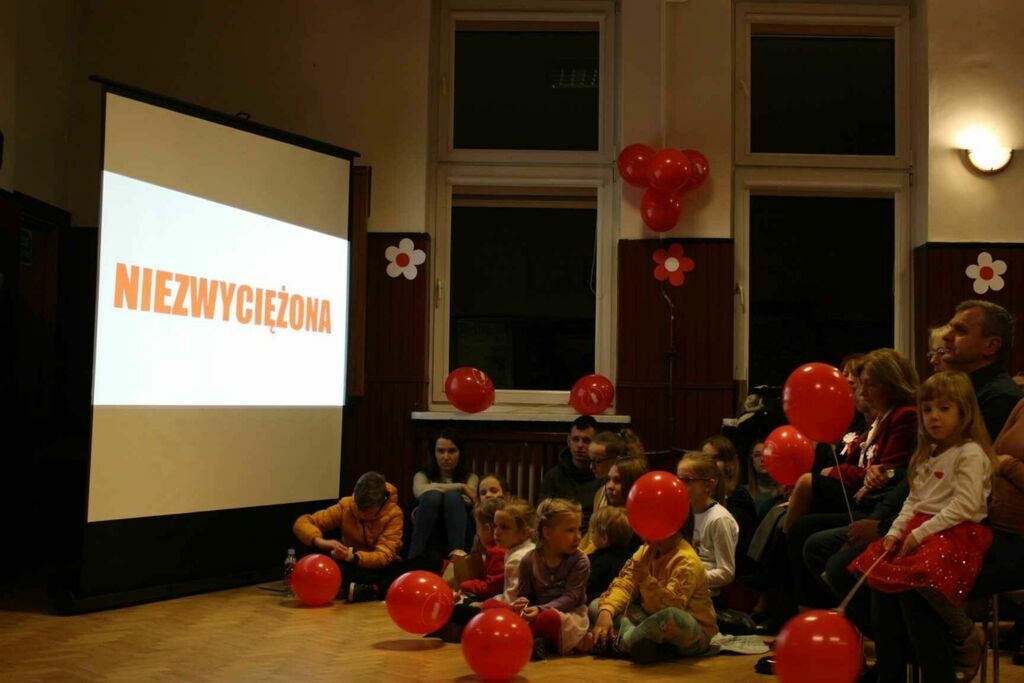 
                                                    Obchody Święta 11 listopada 2023
                                                