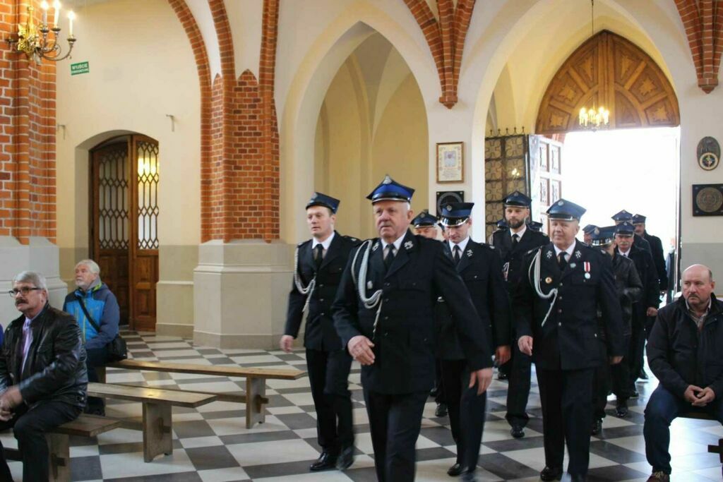 
                                                    Obchody Święta 11 listopada 2023
                                                