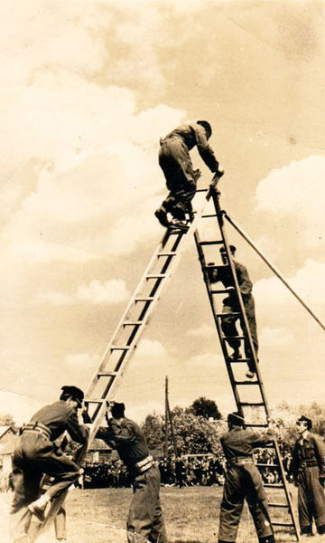 
                                                    W roku 1956 odbyły się w Mętowie zawody powiatowe. Organizatorem była jednostka OSP Metów praz Powiatowa Straż Pożarna 
                                                