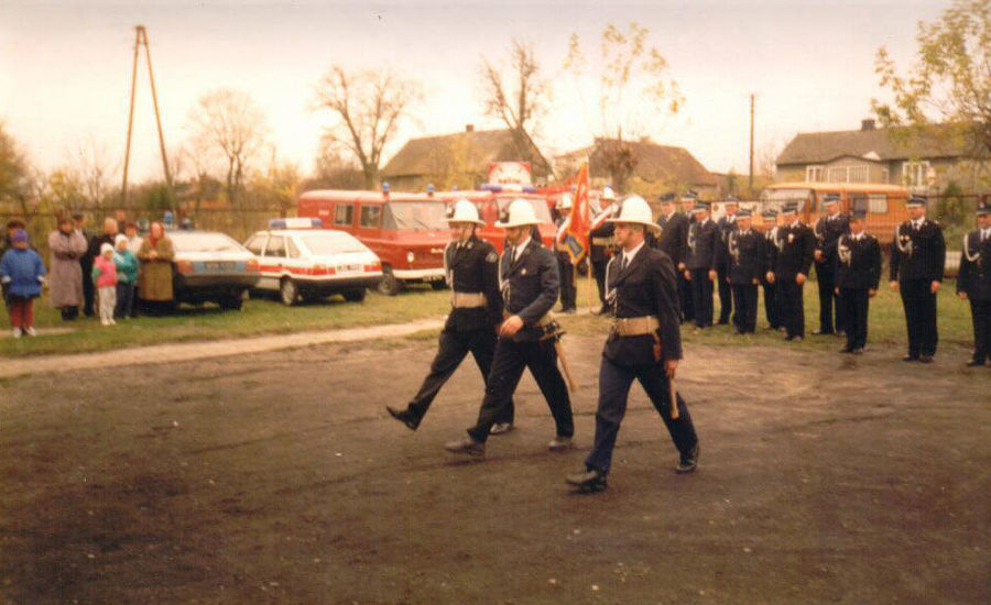
                                                    W roku 1998 odbyło się poświęcenie samochodu pożarniczo-gaśniczego Star 244. Do pozyskania samochodu przyczynił się Bronisław Gęca, pozyskując sponsorów. Głównym sponsorem był Urząd Gminy w Głusku, Powszechny Zakład Ubezpieczeń, Bank Państwowy  PKO S.A. w Lublinie oraz przedsiębiorstwa i firmy prywatne. 
                                                