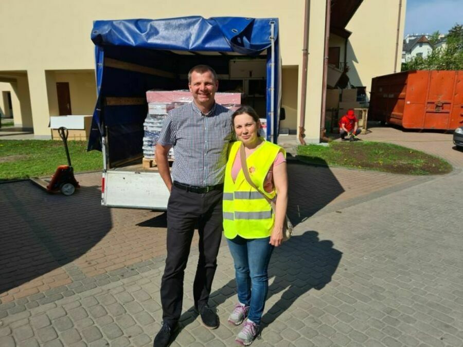 
                                                    dwie osoby na zdjęciu
                                                