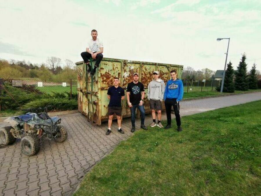 
                                                       Trzecie wspólne sprzątanie w Mętowie 
                                                