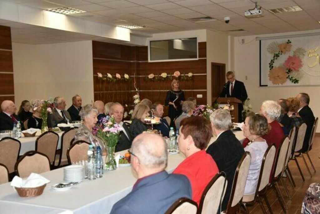 
                                                    Złoty jubileusz małżeńskich par
                                                
