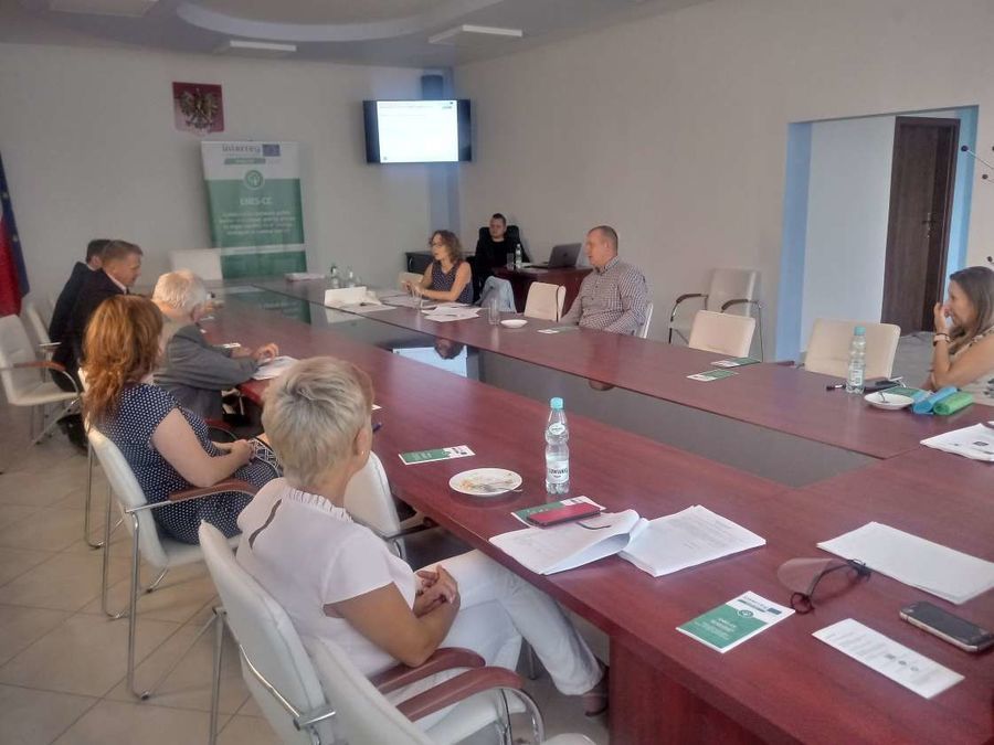 Na zdjęciu uczestnicy spotkania w sali konferencyjnej urzędu.