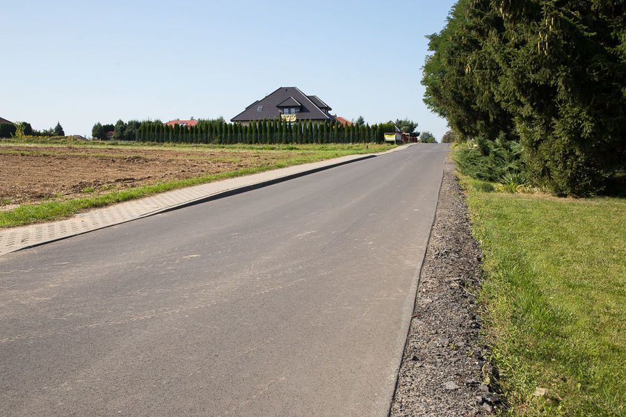 Na zdjęciu Wójt z Kierownikiem na ul. Akacjowa w Jakubowicach Konińskich