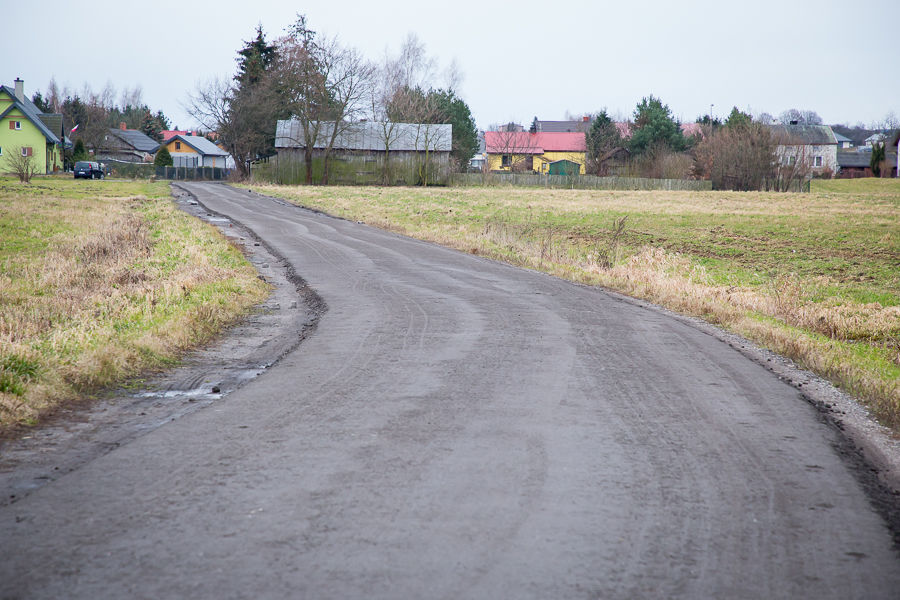 Na zdjęciu utwardzona droga