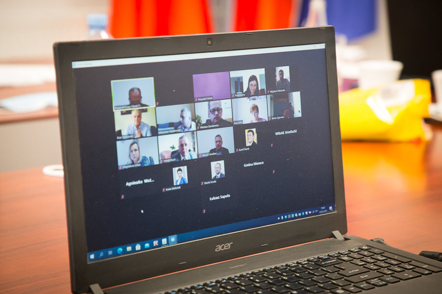 Na zdjęciu monitor laptopa