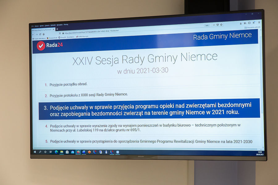 Na zdjęciu ekran przedstawiający porządek obrad