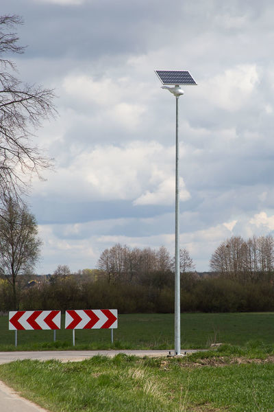Na zdjęciu lampa solarna