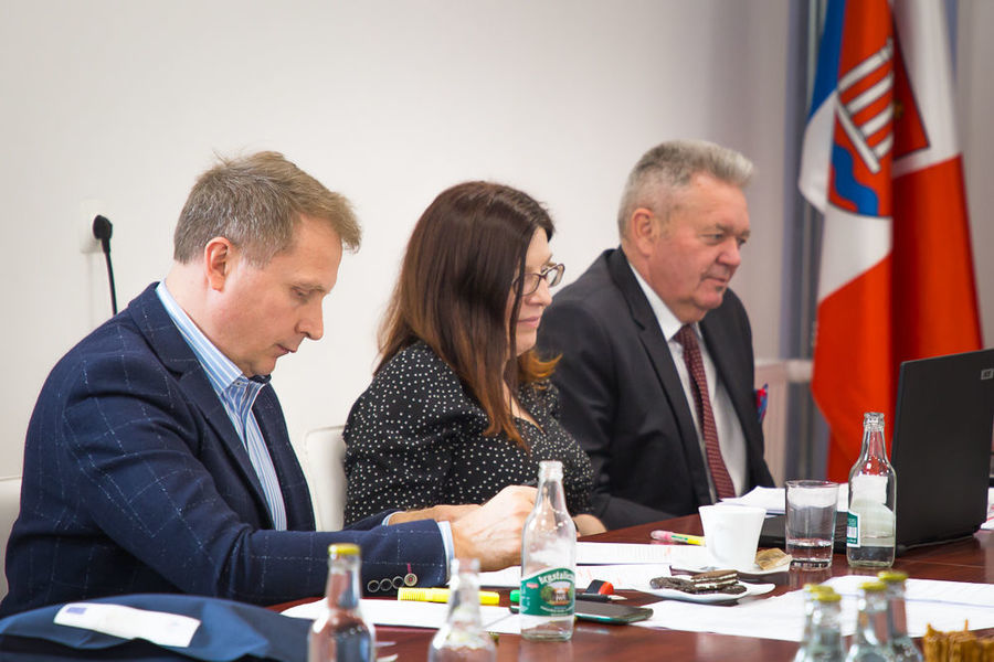 Na zdjęciu Wójt Gminy Niemce, Zastępca Wójta, Pani Skarbnik.