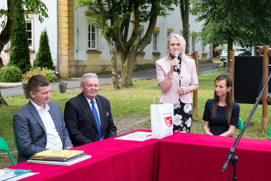 Na zdjęciu przemowa pani Dyrektor