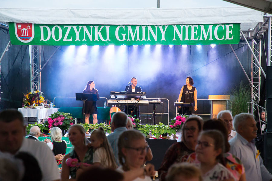 Na zdjęciu zespół „Vinyl Band” na scenie