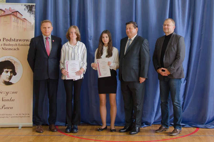 Zdjęcie grupowe stypendystów