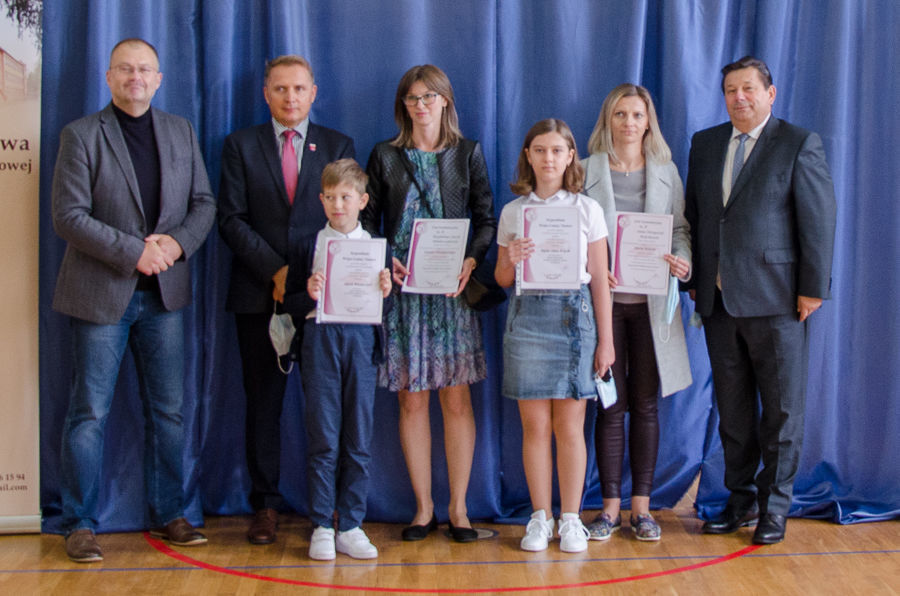 Zdjęcie grupowe stypendystów