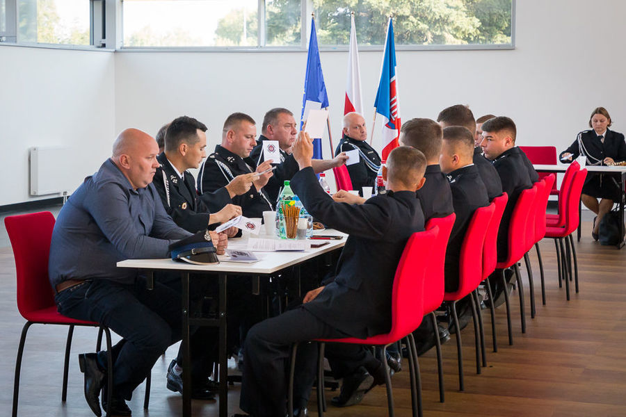Na zdjęciu głosowanie delegatów