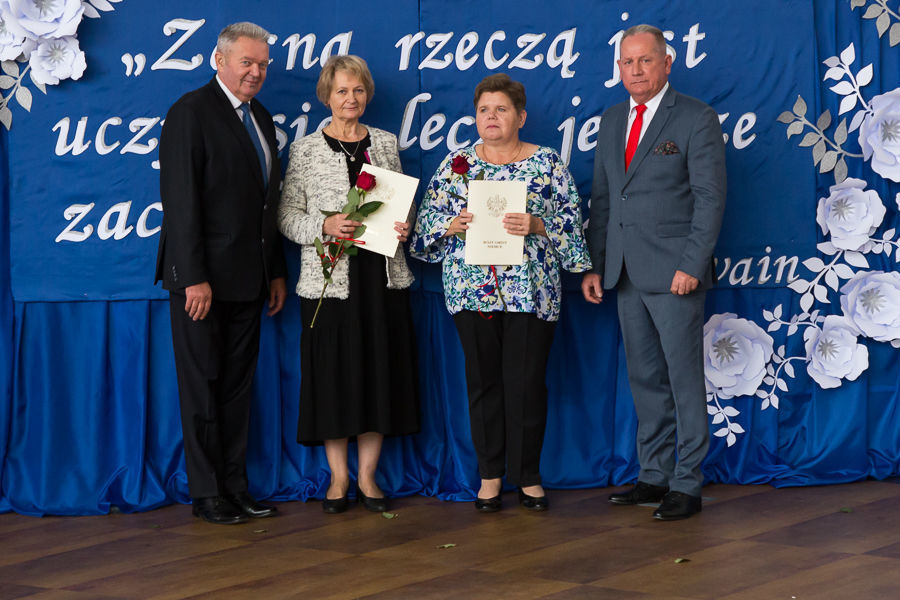 Zdjęcie grupowe odznaczonych.