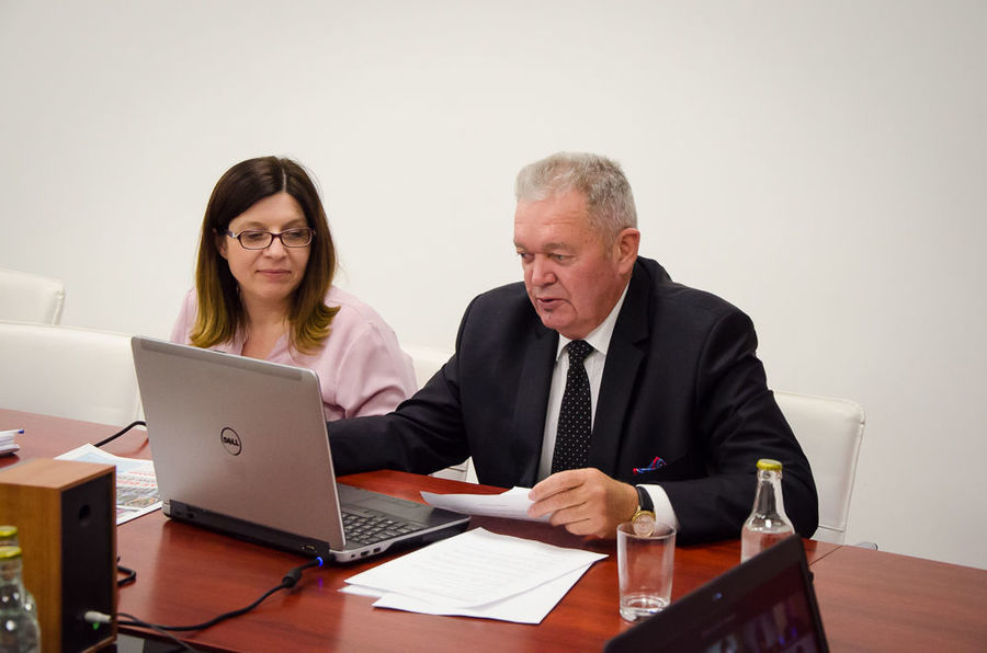 Na zdjęciu Wójt Gminy Niemce ze Skarbnikiem