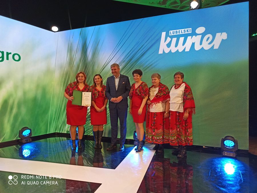 Na zdjęciu panie z KGW Niemce odbierają dyplomy
