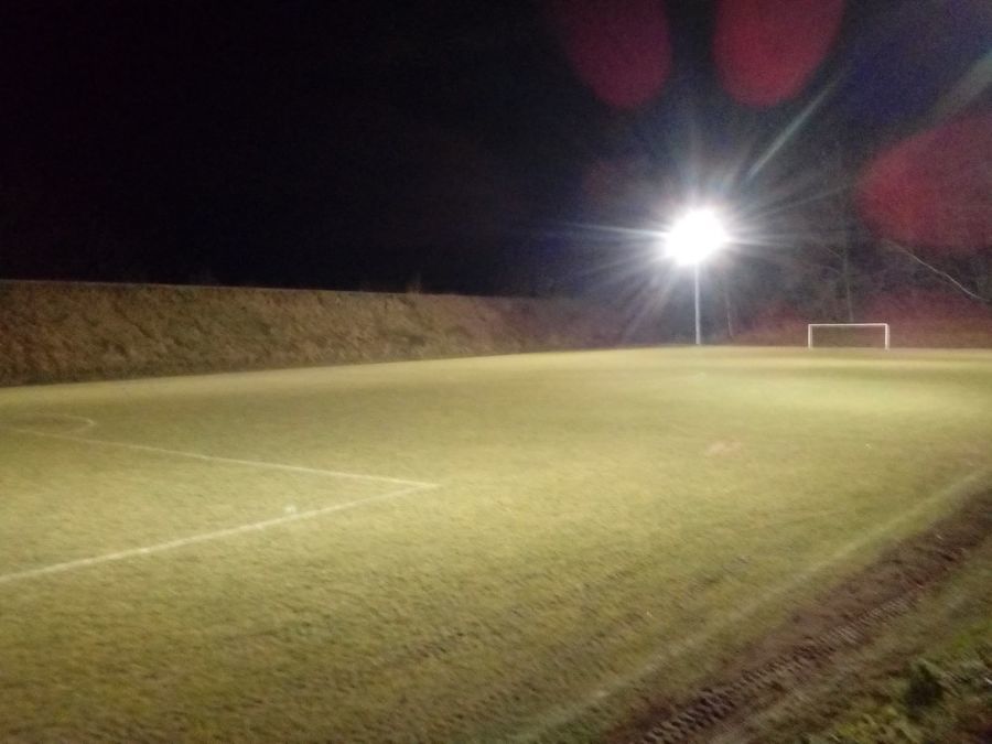 Oświetlenie na boisku piłkarskim w Ciecierzynie