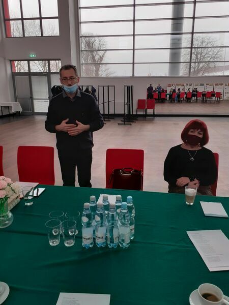 Na zdjęciu gość spotkania wygłaszający wykład o Marii Konopnickiej 