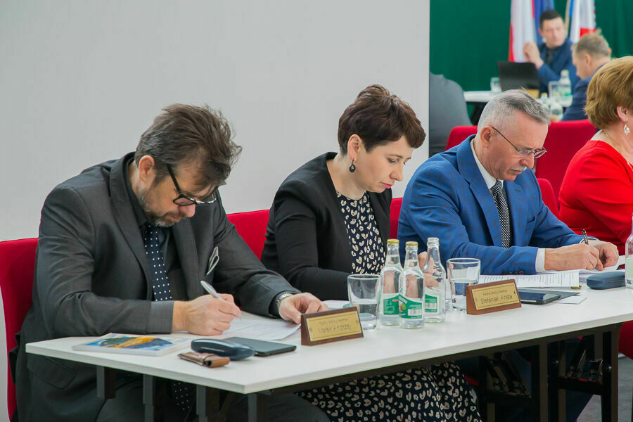Na zdjęciu Radni Gminy Niemce podczas obrad