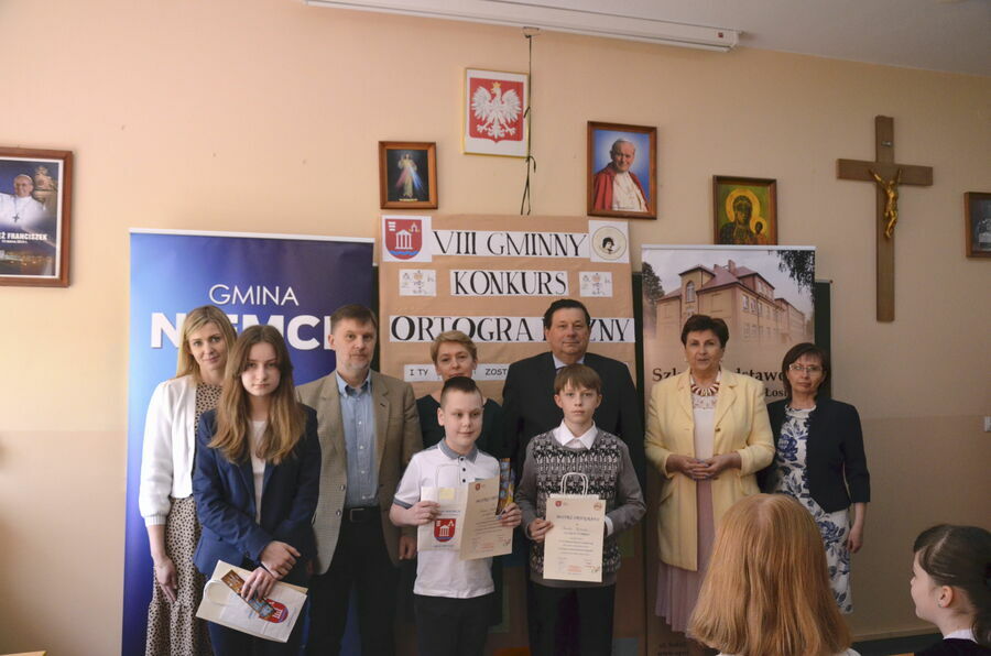 zdjęcie grupowe laureatów 
