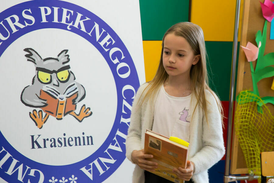 Na zdjęciu uczennica
