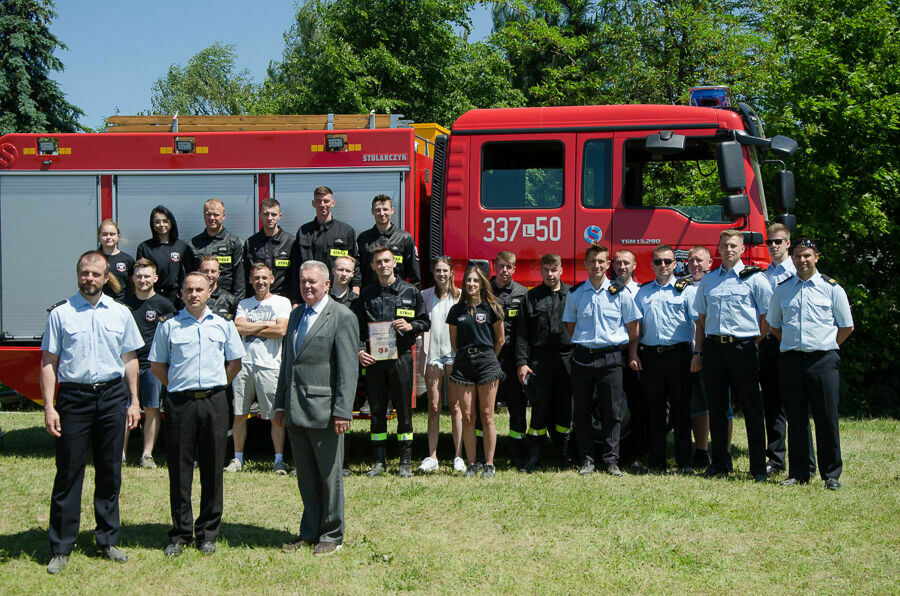 Zdjęcie grupowe strażaków OSP