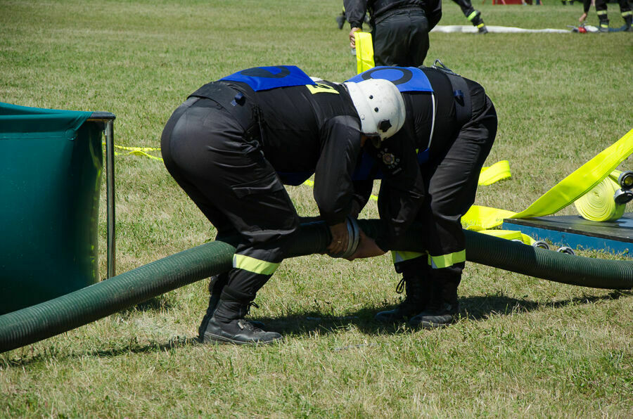 Na zdjęciu strażacy podczas jednej z konkurencji
