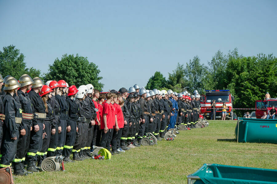 Grupa strażaków OSP