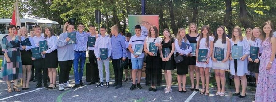 Uczniowie szkoły z nagrodami