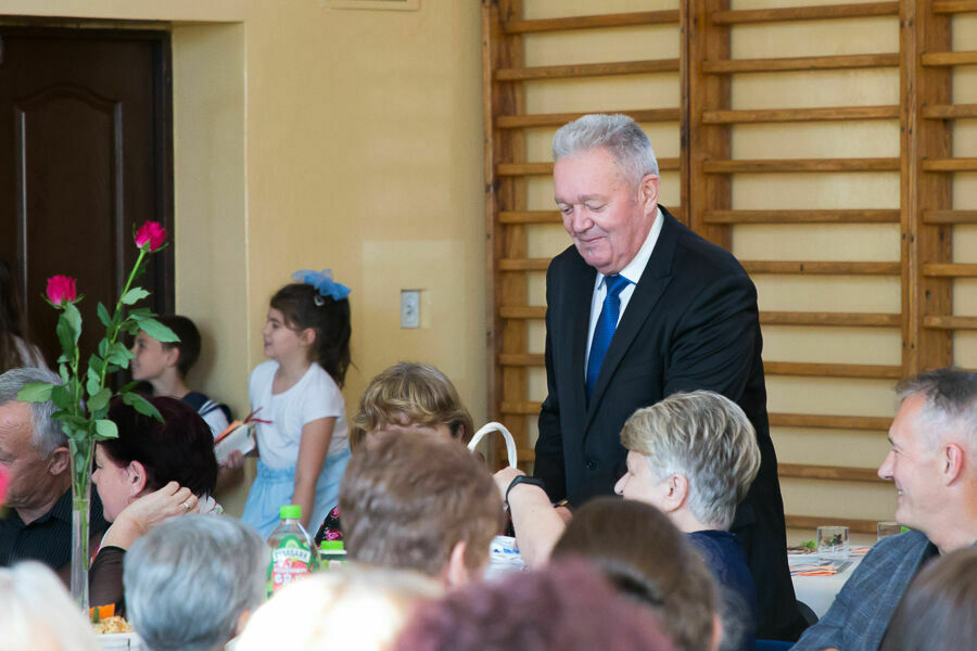 Wójt witający przybyłych gości