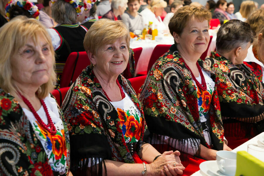 Kobieta z zespołu.