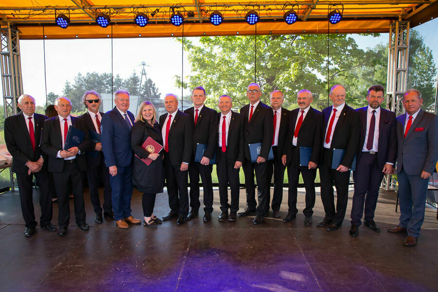 Zdjęcie grupowe chóru męskiego 