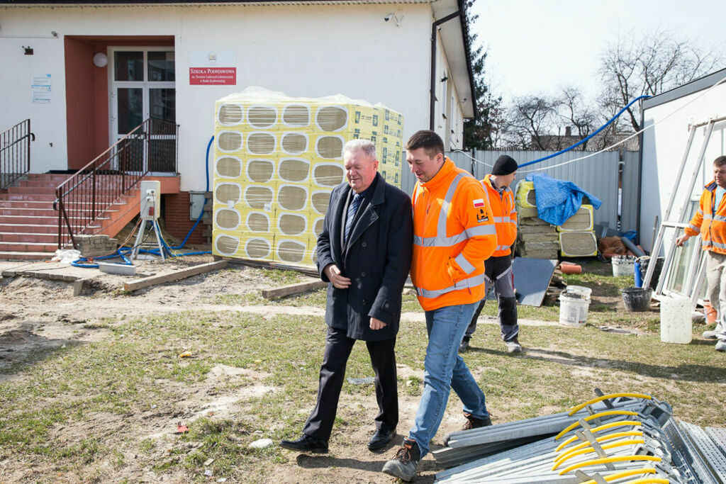 wójt z kierownikiem budowy