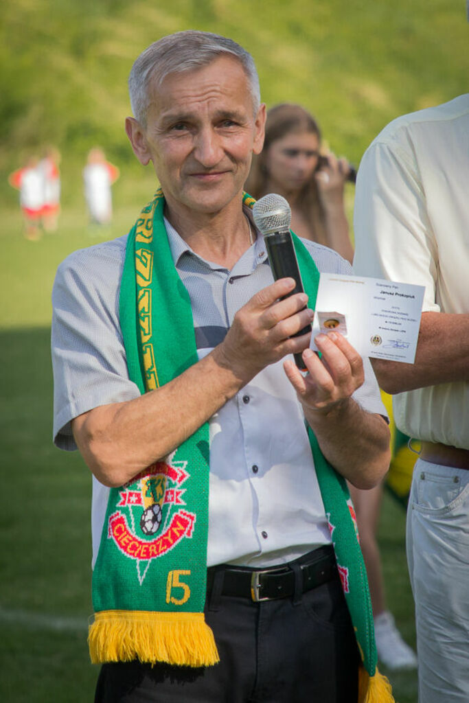 Prezes KS Ciecierzyn z odznaką