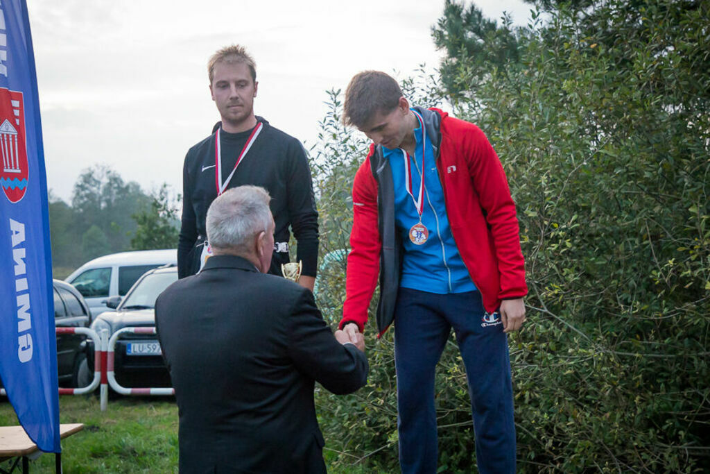 Wręczanie pucharów na podium