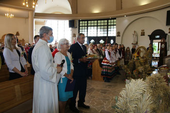 ceremonia przekazania i pobłogosławienia chleba