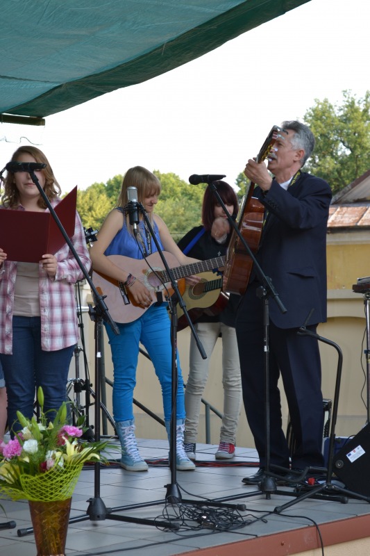 
                                                       sacro song 2013
                                                