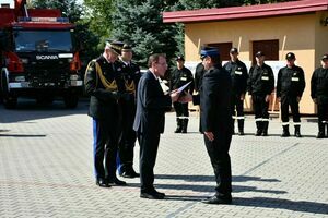 Przekazanie pojazdów ratowniczo-gaśniczych i zestawów hydraulicznych