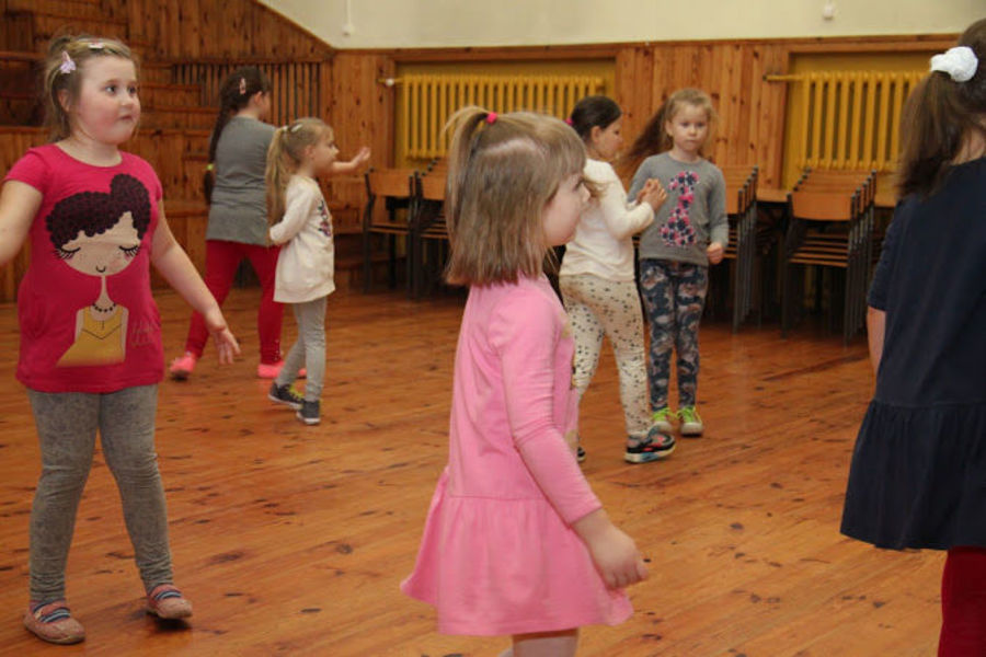 
                                                       Poniedziałkowe zajęcia taneczne dla najmłodszych w Domu Kultury w Markuszowie
                                                
