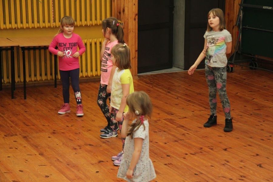 
                                                       Zajęcia taneczno-ruchowe dla najmłodszych w Domu Kultury w Markuszowie
                                                