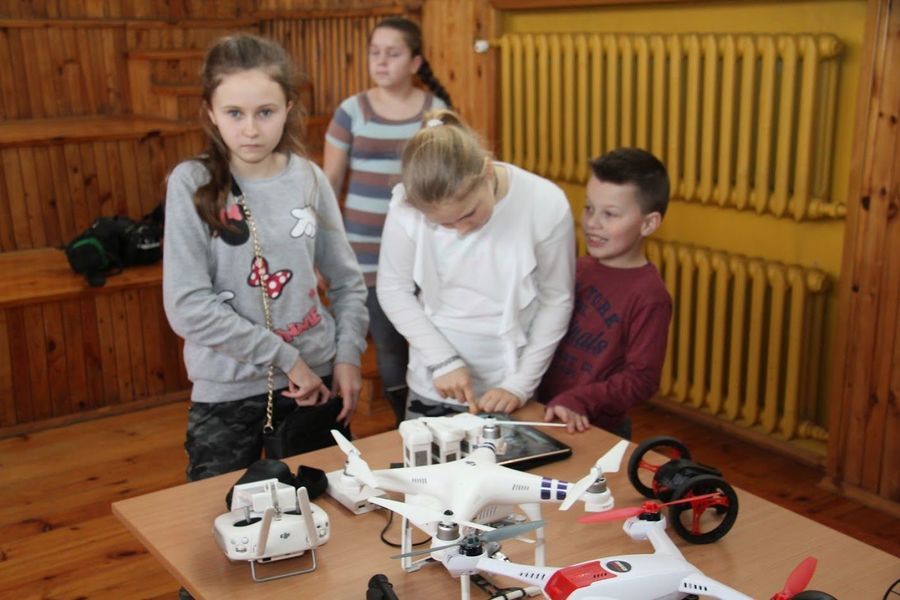 
                                                       Feryjne warsztaty w wykorzystaniem nowoczesnych technologii w Domu Kultury w Markuszowie
                                                