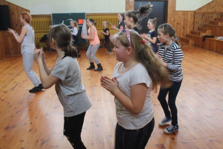 
                                                       Feryjne Zajęcia Taneczne - Disco Dance w Domu Kultury
                                                
