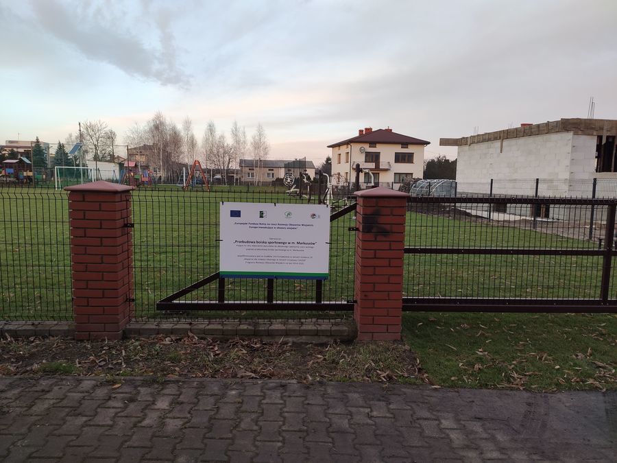 
                                                       Przebudowa boiska sportowego w m. Markuszów - zakończona
                                                